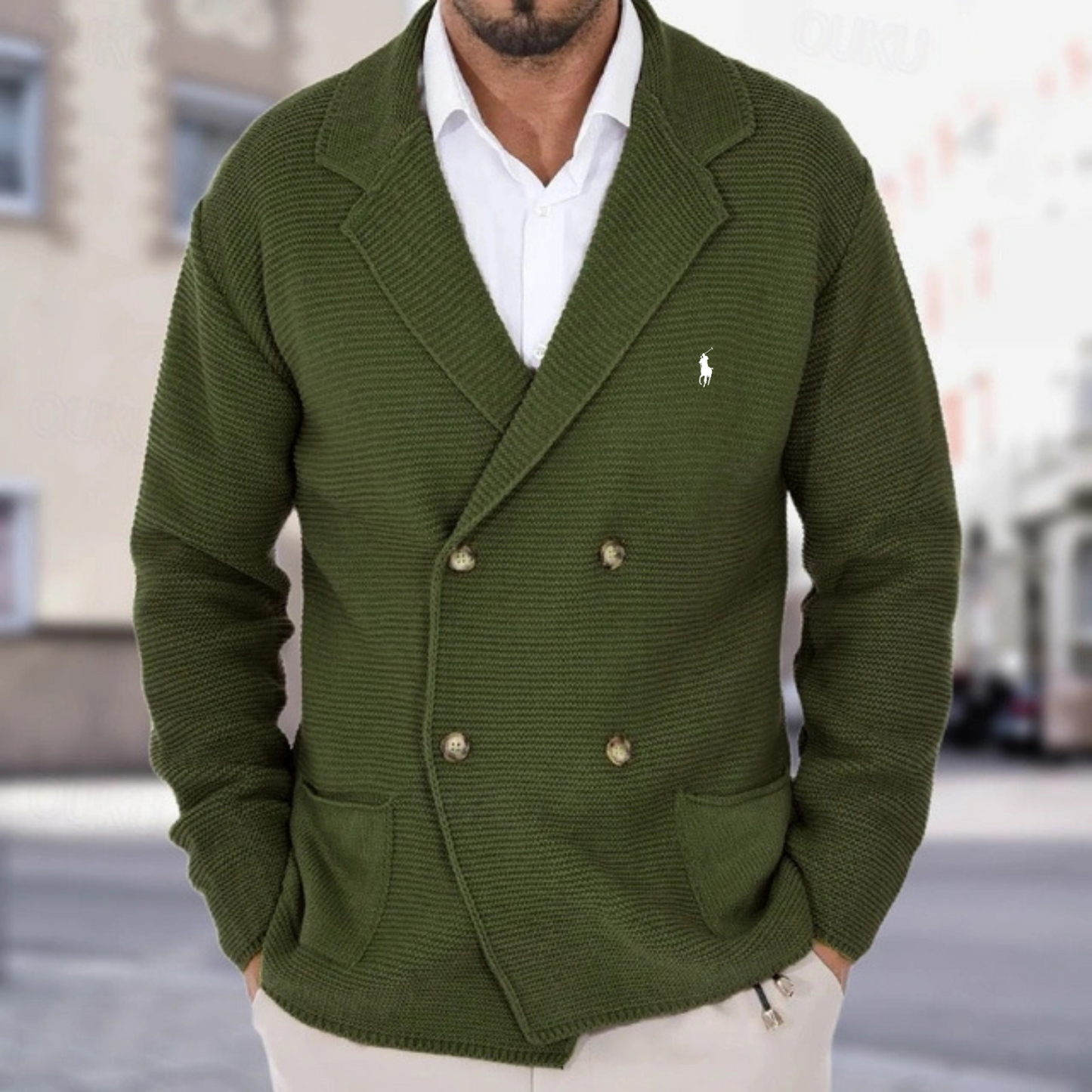 Doppelreihige Strickjacke