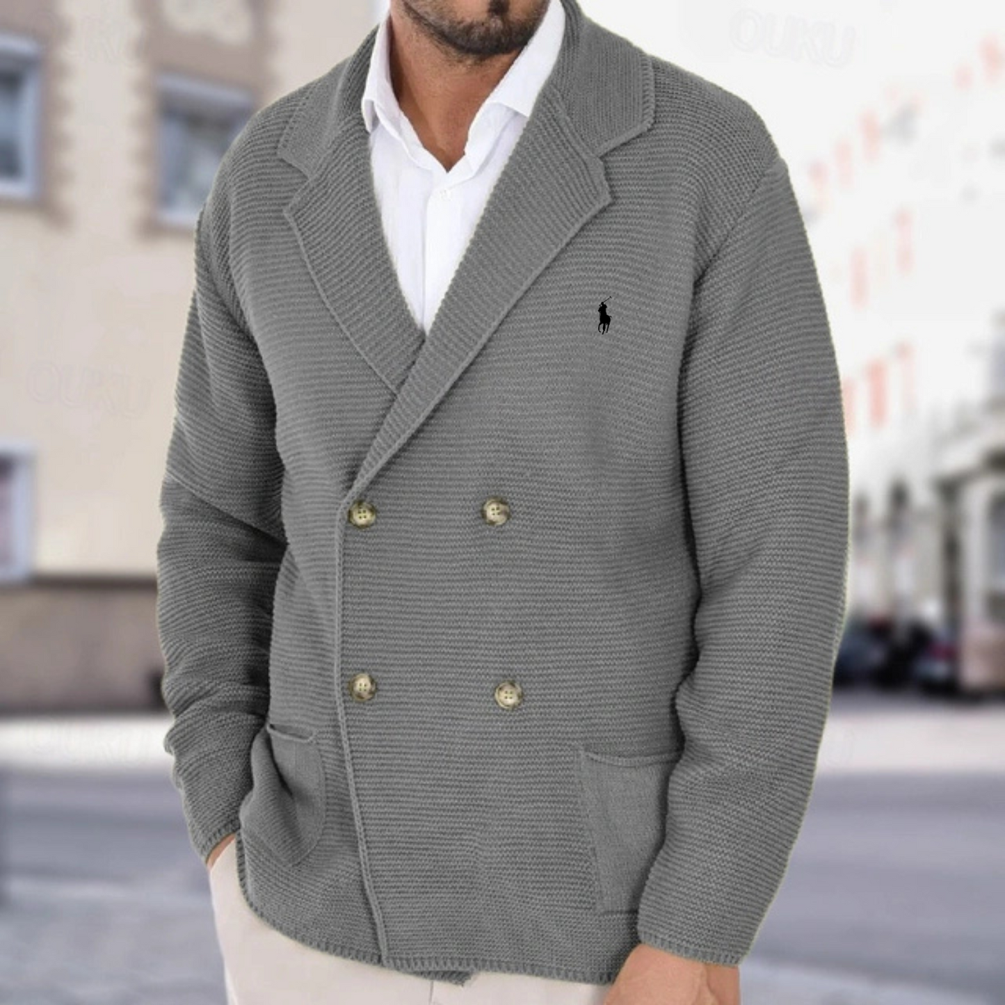 Doppelreihige Strickjacke