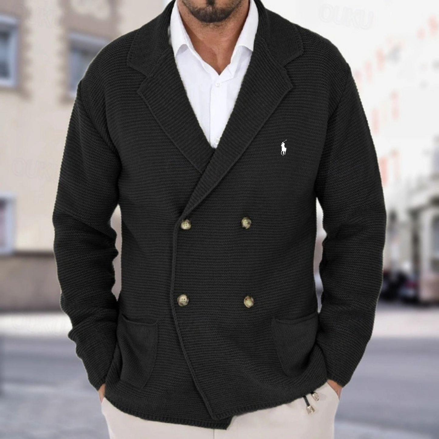 Doppelreihige Strickjacke